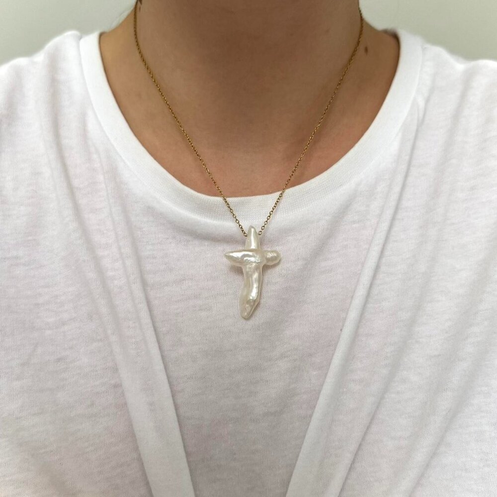 sku:0141 White Pearl Cross Necklace with gold chain+in a gift‎ box